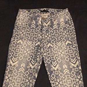 Signature Studio Women’s Patterned Pants Size 4